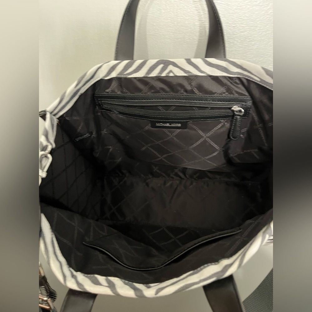 MK Tote bag crossbody - Picture 5 of 8